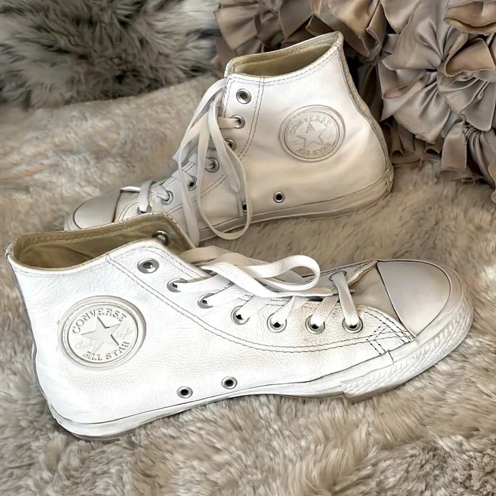 Converse Chuck Taylor All Star White Leather Hightop Lace Up Sneakers W-8 M-6